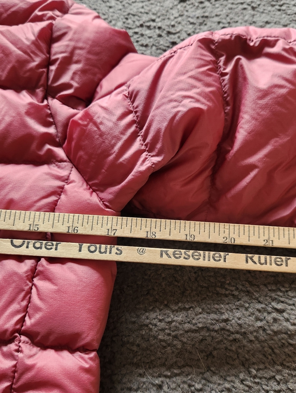 UNIQLO Women’s Puffer Jacket Extra Small Pink Quilted Ultra Light Down Packable - Picture 9 of 10